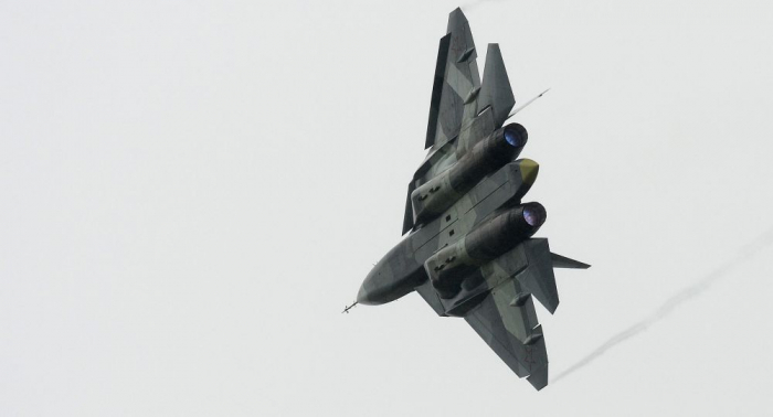     Geheimnis unter dem Flügel:   Was trägt die Su-57 da durch die Lüfte? –   Fotos    