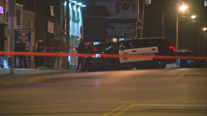   Four killed in shooting at bar in Kansas City  