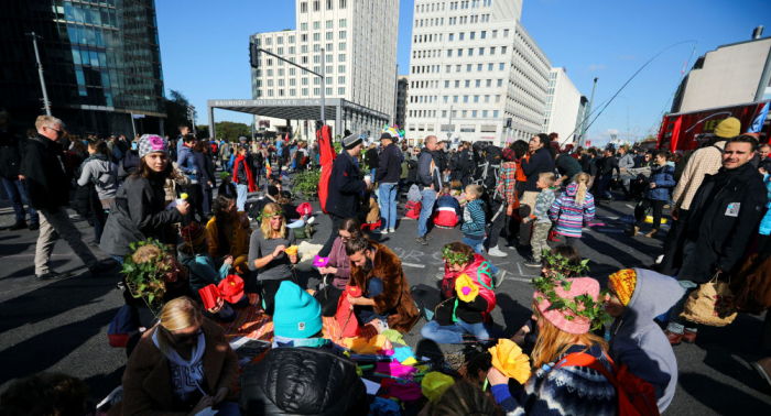  Internationale Klimaproteste: Blockaden in mehreren Städten – auch Berlin betroffen 