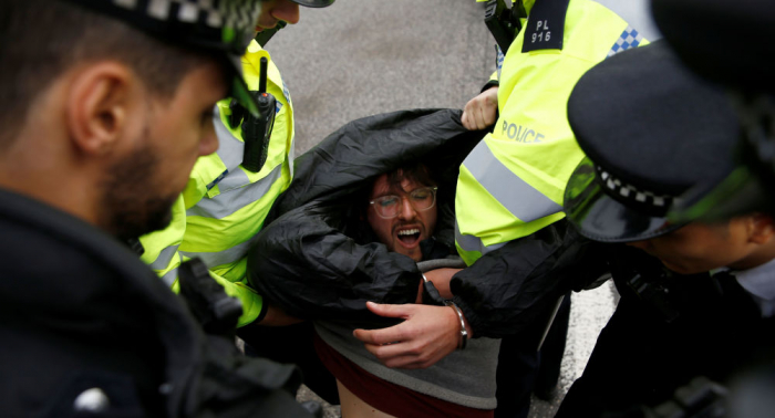   La Policía detuvo a 21 ecologistas en Londres  