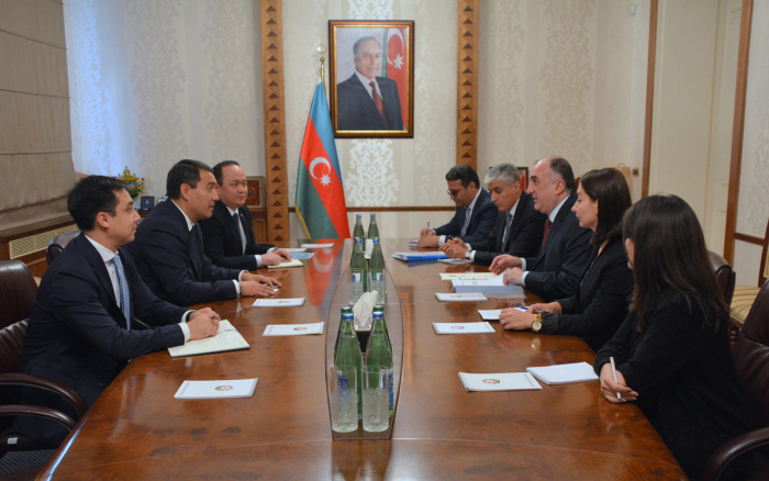   Aserbaidschans Außenminister empfängt neu ernannten Botschafter von Kasachstan  