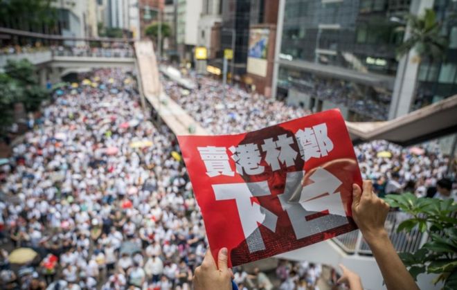 El daño en la economía de Hong Kong se estima en 357 millones de dólares tras 6 días de protestas