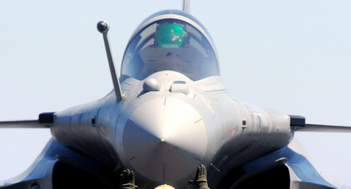     „Bonjour Paris“:   Verteidigungsminister Indiens nimmt den ersten „Rafale“-Jet in Empfang  