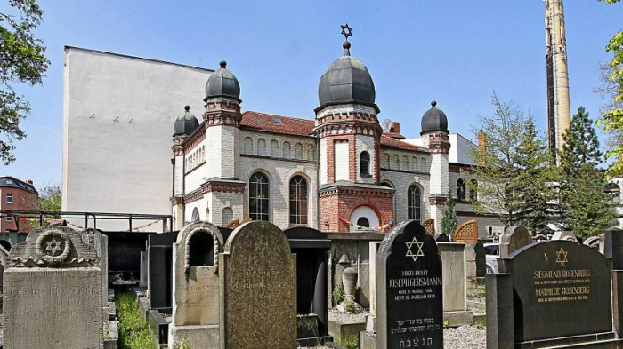 Schießerei vor Synagoge in Halle, mindestens zwei Opfer tot – mehrere Täter flüchtig