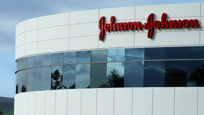 Johnson & Johnson deberá pagar 8.000 millones de dólares a un hombre al que le crecieron los senos por una medicina antipsicótica