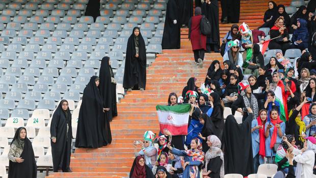 Las mujeres iraníes vuelven a los estadios
