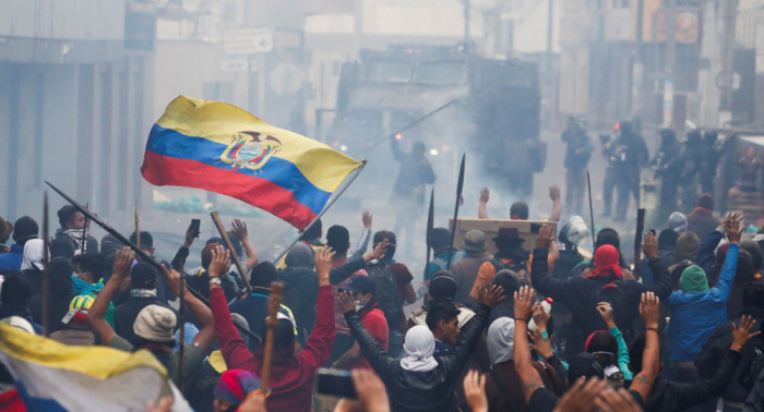 Continúan los enfrentamientos entre manifestantes y policías en Ecuador