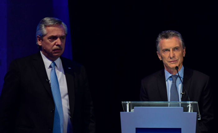 Alberto Fernández ataca a Mauricio Macri en el primer debate de los candidatos a la presidencia argentina