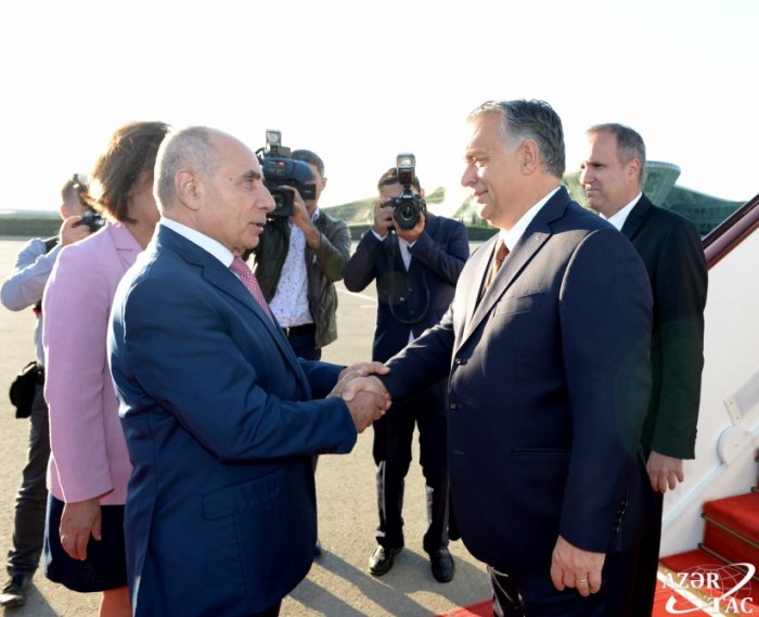   El primer ministro húngaro arriba a Bakú  