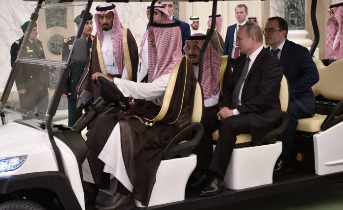 Putin exhibe su influencia regional con la primera visita a Arabia Saudí en una década