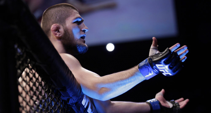     Eiskalter Khabib:   Russischer UFC-Champion schwimmt gegen den Strom –   Video    