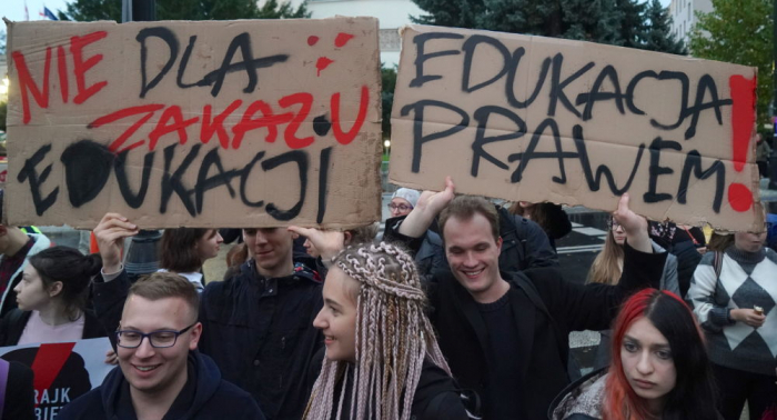 Strafen für Sexualkunde-Unterricht: Proteste in Polen