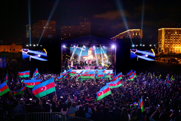   Se organiza un concierto por el Día de la Independencia de Azerbaiyán en el parque del Centro Heydar Aliyev  