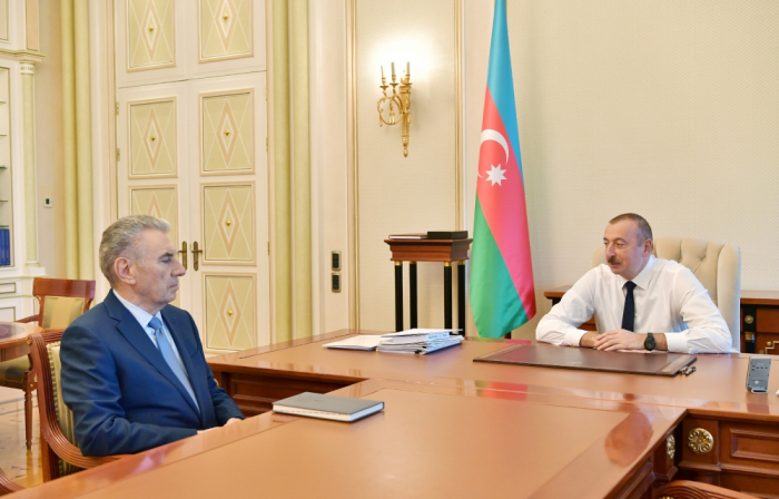  Presidente Ilham Aliyev recibe al viceprimer ministro Ali Hasanov en relación con su solicitud de destitución 