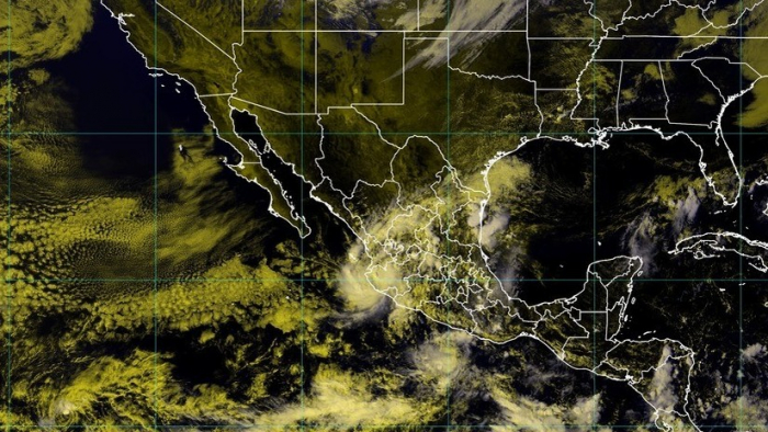 La tormenta tropical Priscilla toca tierra en las costas de México