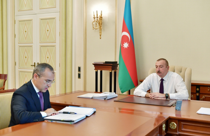   Ilham Aliyev recibe a Mikayil Cabbarov  