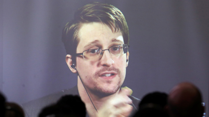 Snowden: "Google y Apple no permiten que exista el botón 