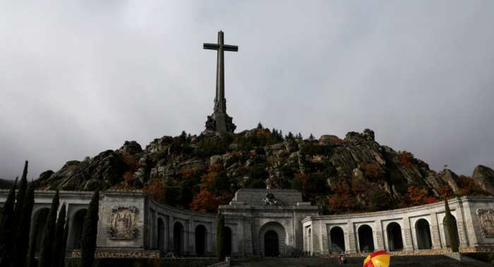 España exhuma los restos del dictador Franco más de 40 años después de su muerte-  En Vivo  