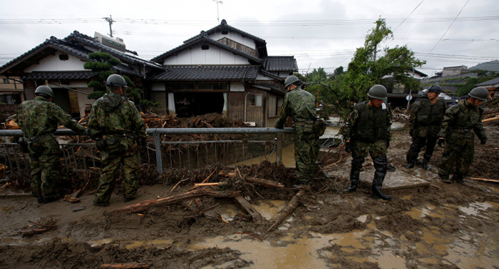 Sugieren evacuar a unas 120.000 personas en Japón por deslizamientos de tierra