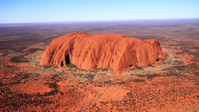  Australie:  les touristes affluent pour la dernière fois sur le rocher d