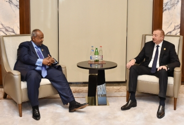   الرئيس الأذربيجاني يلتقي رئيس جيبوتي  