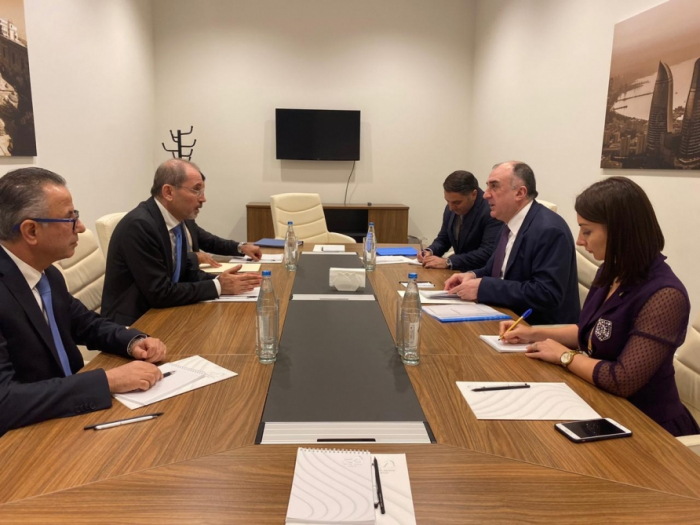   Rencontre des ministres des affaires étrangères azerbaïdjanais et jordanien  