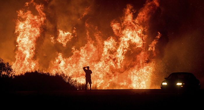 California declara estado de emergencia para combatir incendios