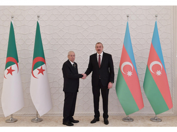   Präsident Ilham Aliyev trifft den Präsidenten Algeriens Abdelkader Bensalah  