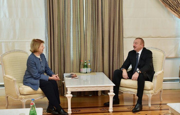  Presidente Ilham Aliyev recibe a la enviada comercial del primer ministro del Reino Unido 