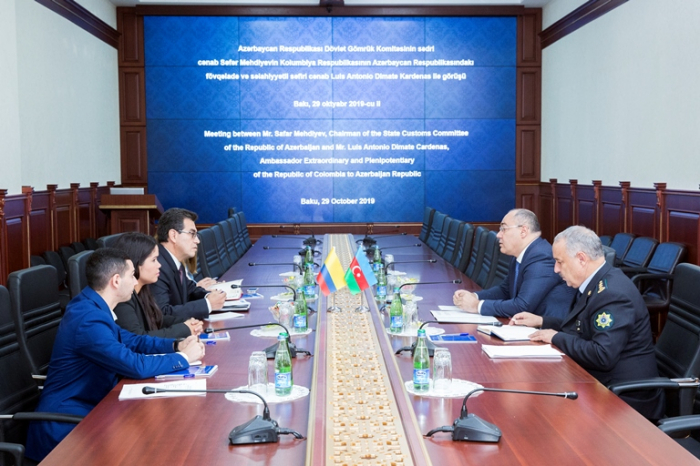  Azerbaiyán y Colombia discuten la cooperación aduanera 