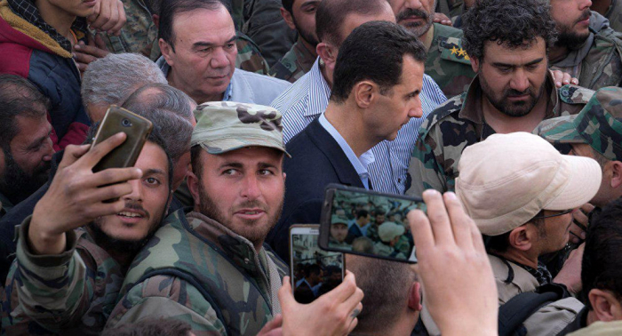 الرئيس السوري على الخطوط الأمامية في ريف إدلب...صور