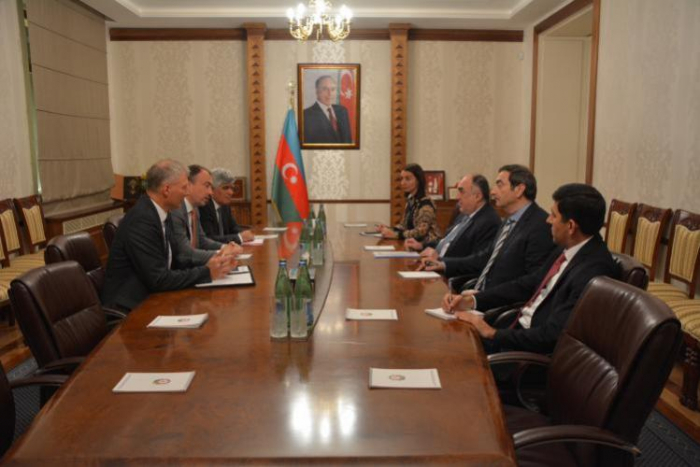   Le chef de la diplomatie azerbaïdjanaise a reçu le représentant spécial de l