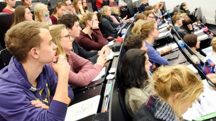 Zahl der Hochschulabsolventen leicht gesunken