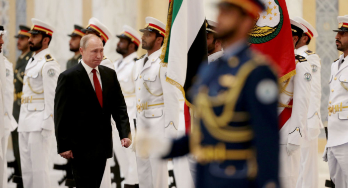 ناطحات السحاب في الإمارات تضيء بصورة بوتين والعلم الروسي...فيديو وصور