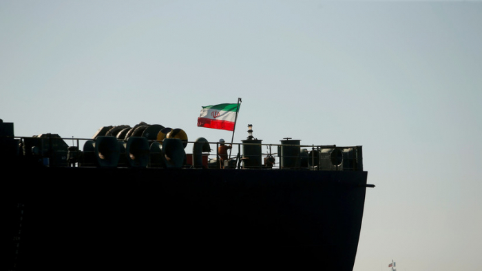   La explosión en un petrolero iraní podría haber sido causada por un ataque con misiles  