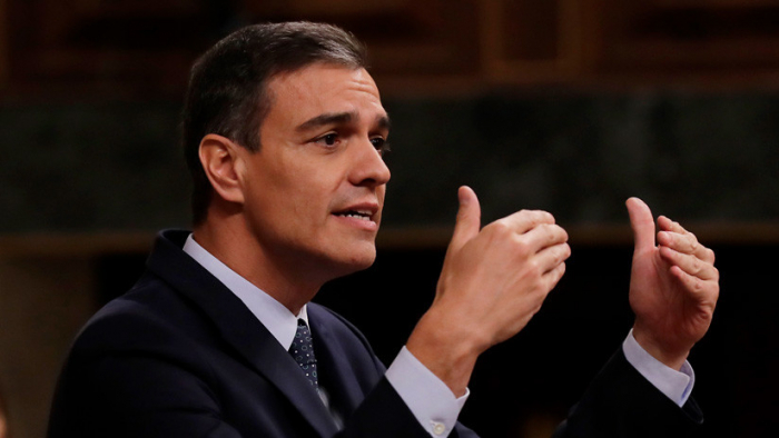 Pedro Sánchez pide al presidente de Cataluña que condene el uso de la violencia