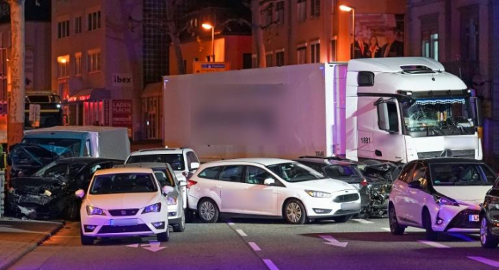 Allemagne : un camion volé percute plusieurs voitures