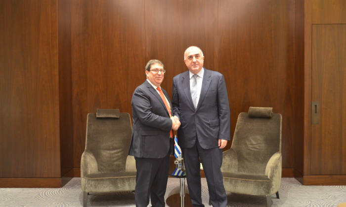  Ministros de Exteriores de Azerbaiyán y Cuba celebran una reunión bilateral en Bakú