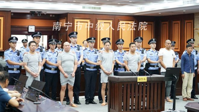 سجن خمسة قتلة محترفين استأجر كل منهم الآخر لتنفيذ عملية اغتيال في الصين