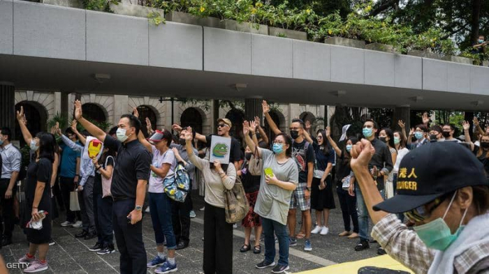 زعيمة هونغ كونغ تؤيد استخدام القوة ضد المحتجين