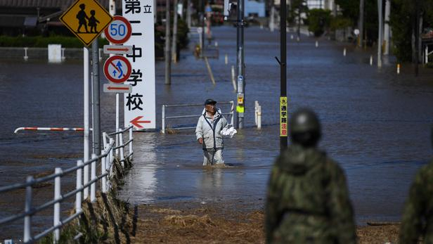   Le Japon frappé par un puissant typhon,   plusieurs morts    