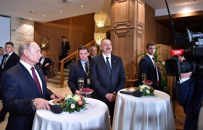  Presidente Ilham Aliyev asiste a una reunión informal celebrada en Sochi 
