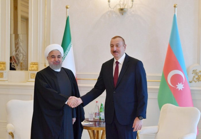  Presidente de Azerbaiyán se reúne con su homólogo iraní 