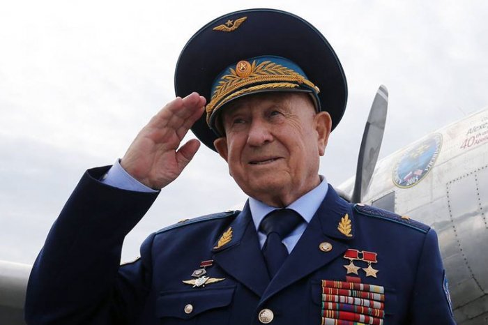 Soviet cosmonaut Alexei Leonov dies