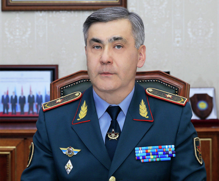  Kasachischer Verteidigungsminister trifft in Aserbaidschan ein 