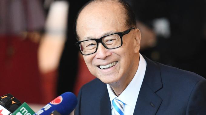 Hong Kong: un milliardaire fait don de 128 millions de dollars aux entreprises