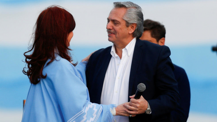 Les Argentins élisent leur président, le candidat péroniste favori