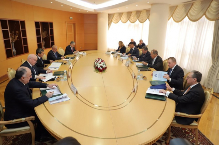  Elmar Mammadyarov asiste a la reunión del Consejo de Ministros de Asuntos Exteriores de la CEI 