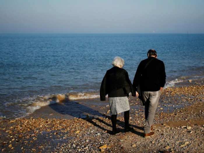 Les femmes vivent plus longtemps que les hommes, mais pas forcément en bonne santé