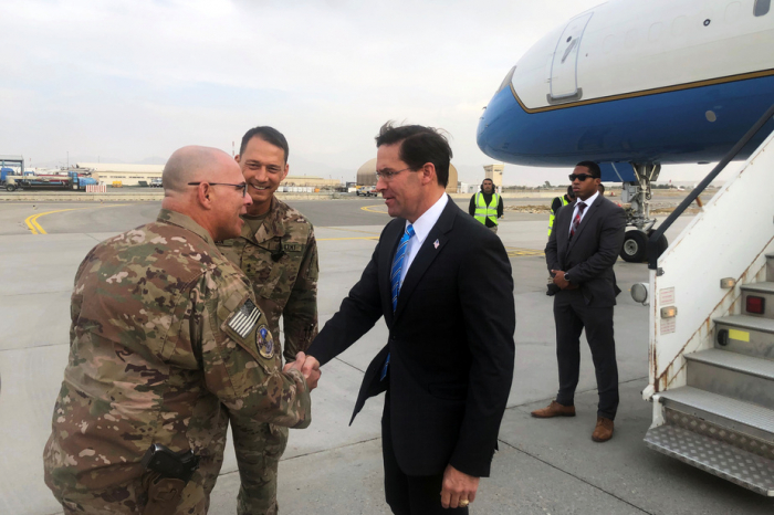Le secrétaire américain à la Défense Mark Esper en visite surprise à Kaboul